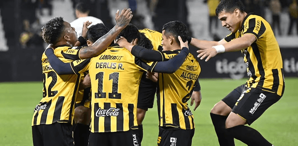Hinchas celebrando